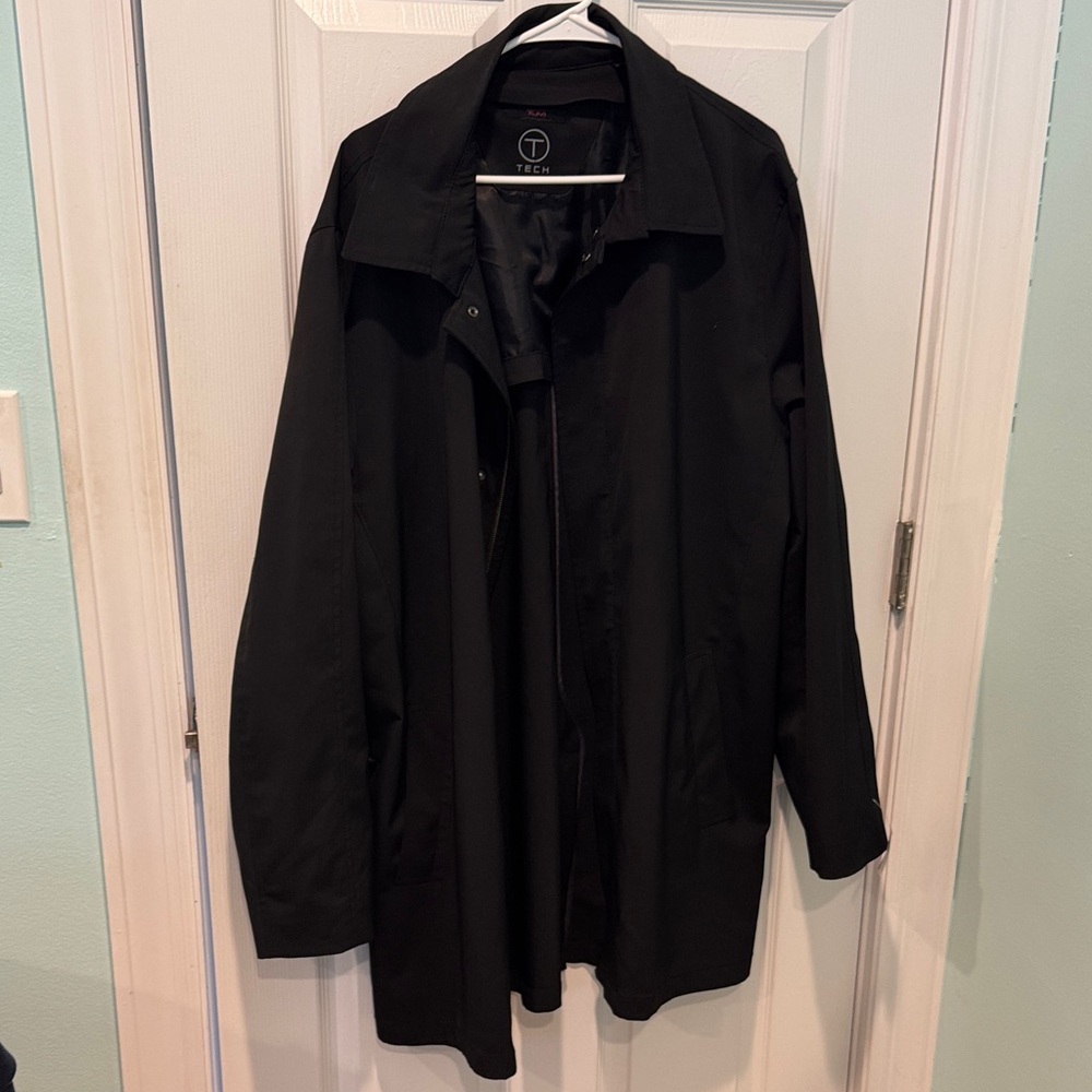 Tumi Tech XL Men's Black Raincoat - Classic Water-Resistant Coat